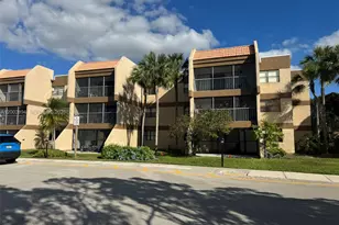 240 Lakeview Dr, Weston, FL 33326 - Photo 1