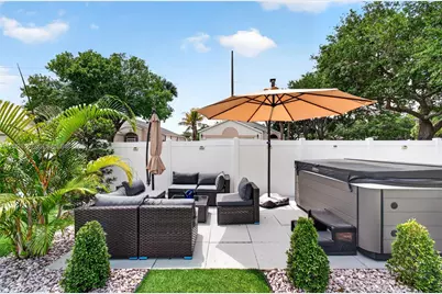 31 E Bentwater Cir, Boynton Beach, FL 33426 - Photo 1