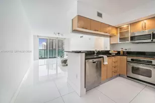 31 SE 5th St, Miami, FL 33131 - Photo 1