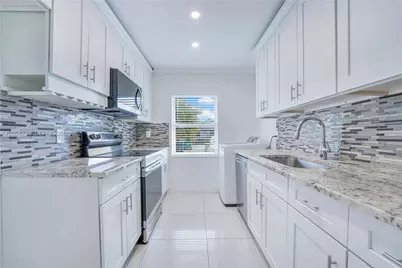 5222 SW 139th Pl, Miami, FL 33175 - Photo 1