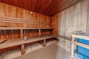 31 SE 5th St, Miami, FL 33131 - Photo 25