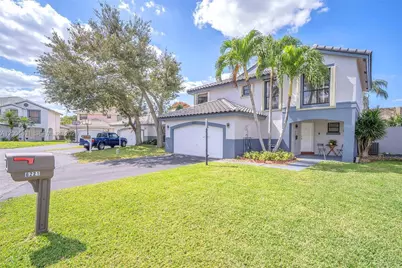 6221 Manchester Ln, Davie, FL 33331 - Photo 1