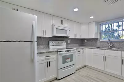 10 NW 87th Ave #B209, Miami, FL 33172 - Photo 1