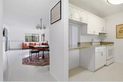 183 Lakeview Dr #102, Weston, FL 33326 - Photo 1