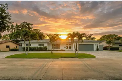 19150 S Saint Andrews Dr, Hialeah, FL 33015 - Photo 1