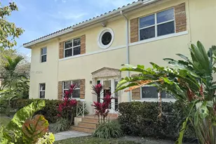 725 NE 91st St, Miami Shores, FL 33138 - Photo 1