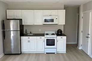 534 SW 6th Ct, Miami, FL 33130 - Photo 1
