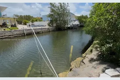 22963 Anne Bonny Ln, Sugarloaf, FL 33042 - Photo 1