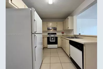 250 W Palm Cir W #204, Pembroke Pines, FL 33025 - Photo 1