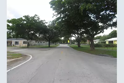 8277 NW 191st Ln, Hialeah, FL 33015 - Photo 1