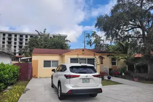 2385 NE 185th St, Miami, FL 33180 - Photo 1