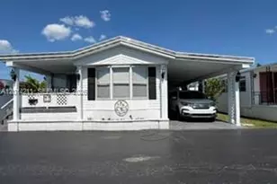 114 Lone Pine Dr, Hallandale Beach, FL 33009 - Photo 1