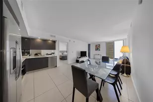 31 SE 6th St, Miami, FL 33131 - Photo 1