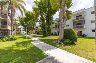 11301 SW 200th St, Miami, FL 33157 - Photo 1