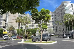 20400 W Country Club Dr, Aventura, FL 33180 - Photo 1