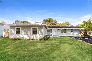 401 Superior Pl, West Palm Beach, FL 33409 - Photo 1