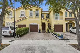914 SW 151 Pl, Miami, FL 33194 - Photo 1