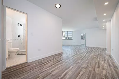 801 Brickell Bay Dr #1662, Miami, FL 33131 - Photo 1