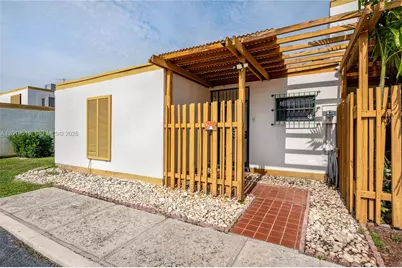 1220 SW 131st Place Cir W #1220, Miami, FL 33184 - Photo 1