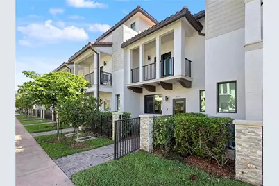 4527 NW 83rd Path, Doral, FL 33166 - Photo 1