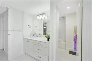 3625 N Country Club Dr, Aventura, FL 33180 - Photo 23