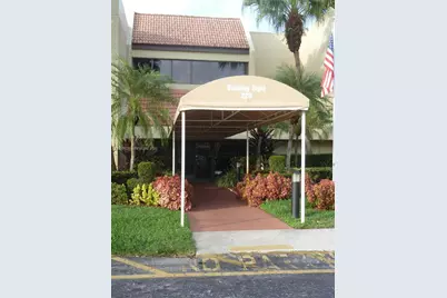220 Lakeview Dr #212, Weston, FL 33326 - Photo 1