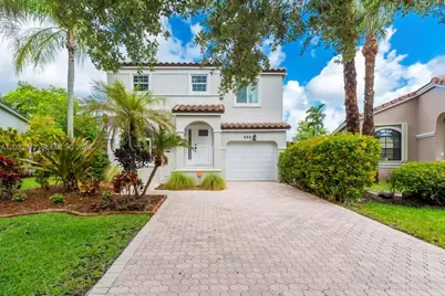 690 NW 159th Ln, Pembroke Pines, FL 33028 - Photo 1
