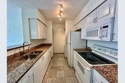 1155 Brickell Bay Dr #905, Miami, FL 33131 - Photo 1