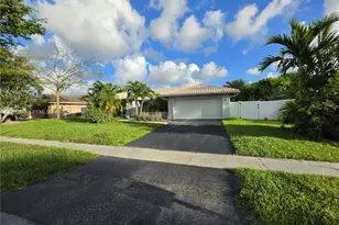 9090 NW 11th Ct, Plantation, FL 33322 - Photo 1