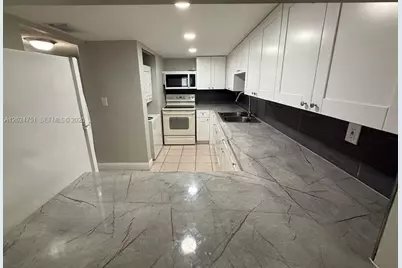 10000 NW 80th Ct #2345, Hialeah Gardens, FL 33016 - Photo 1