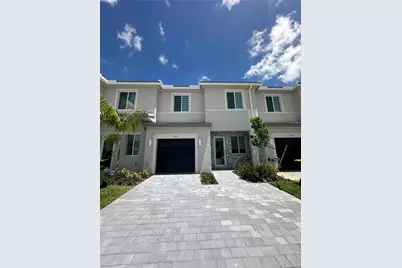 643 SE 15th St, Homestead, FL 33034 - Photo 1