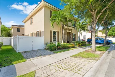 16946 SW 90th Terrace Circle, Miami, FL 33196 - Photo 1