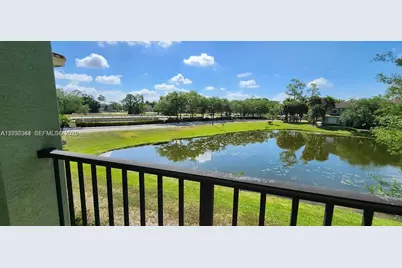 280 Crestwood Cir #204 + GARAGE, Royal Palm Beach, FL 33411 - Photo 1