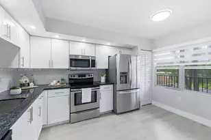 550 SW 138th Ave, Pembroke Pines, FL 33027 - Photo 1