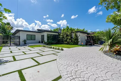 7850 Hawthorne Ave, Miami Beach, FL 33141 - Photo 1