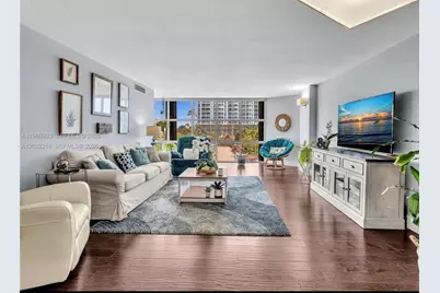 6423 Collins Ave #409, Miami Beach, FL 33141 - Photo 1