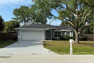 389 NE Surfside Ave, Port Saint Lucie, FL 34983 - Photo 1