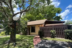 539 Briarwood Cir, Hollywood, FL 33024 - Photo 1