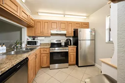 940 NW 104th Ave #203, Pembroke Pines, FL 33026 - Photo 1