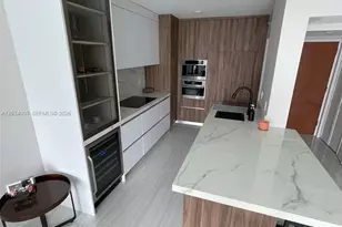 31 SE 5th St, Miami, FL 33131 - Photo 1