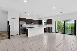 10467 NW 82nd St, Doral, FL 33178 - Photo 1