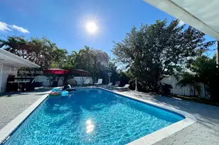 416 N Rainbow Dr, Hollywood, FL 33021 - Photo 1