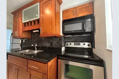2880 Pine Tree Dr #5, Miami Beach, FL 33140 - Photo 1