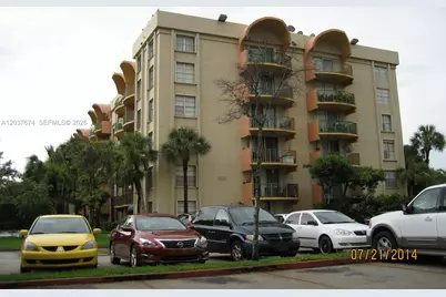 9320 Fontainebleau Blvd #515, Miami, FL 33172 - Photo 1