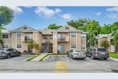 2421 NW 96th Ter #20I, Pembroke Pines, FL 33024 - Photo 1