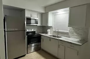 325 NE 2nd St, Hallandale Beach, FL 33009 - Photo 1