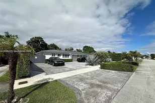 46Xx SW 89th Pl, Miami, FL 33165 - Photo 1