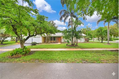 600 Petunia Dr, Plantation, FL 33317 - Photo 1