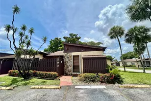 500 Briarwood Cir, Hollywood, FL 33024 - Photo 1