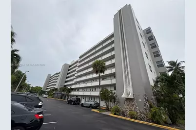 1075 NE Miami Gardens Dr #211, Miami, FL 33179 - Photo 1
